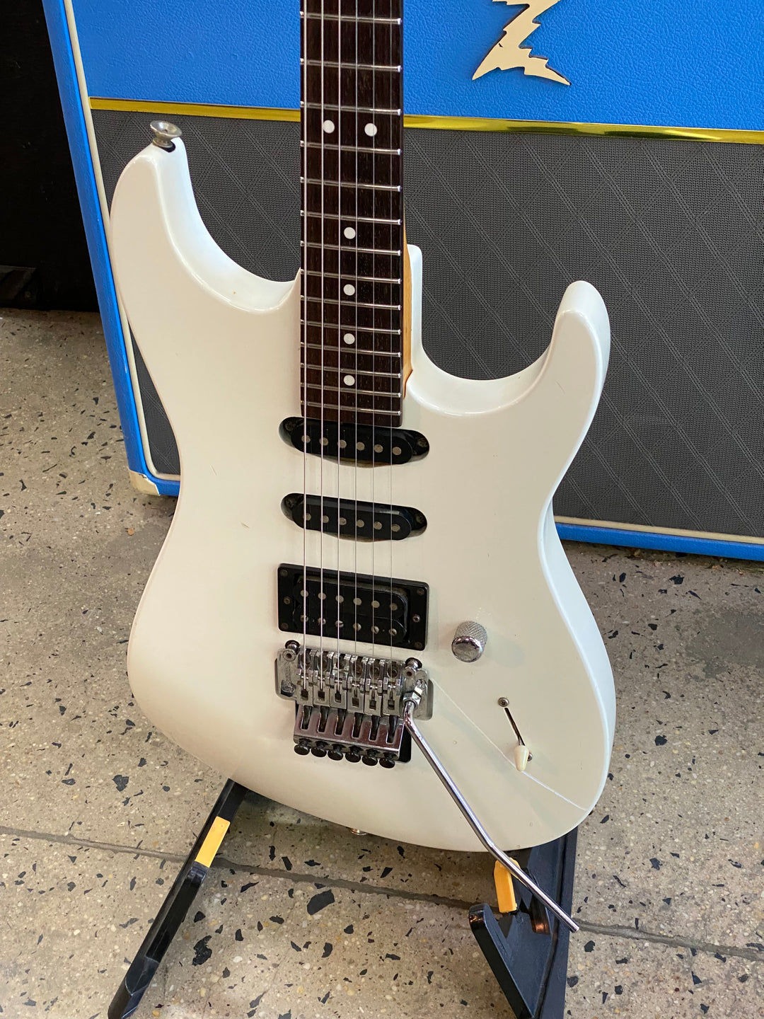 Charvel DK-055 w/bag | White **pre loved**