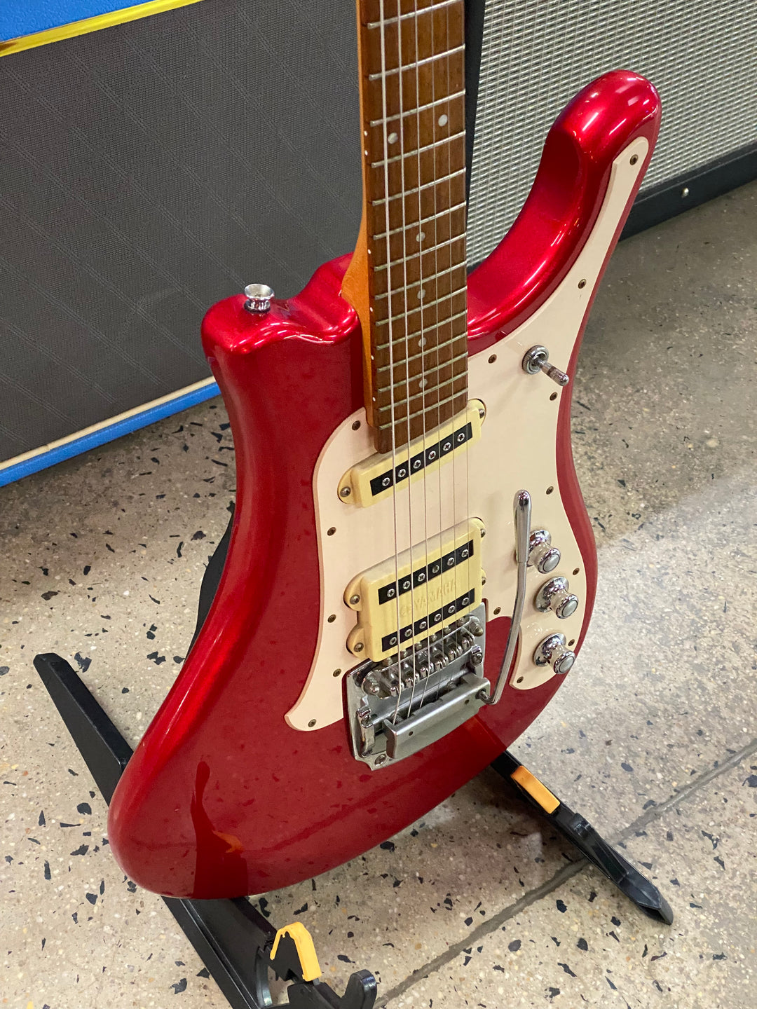 Sgv Instrument Icon Yamaha SGV-300 Red W/bag ***Pre Loved*** – A&B Musical Instruments