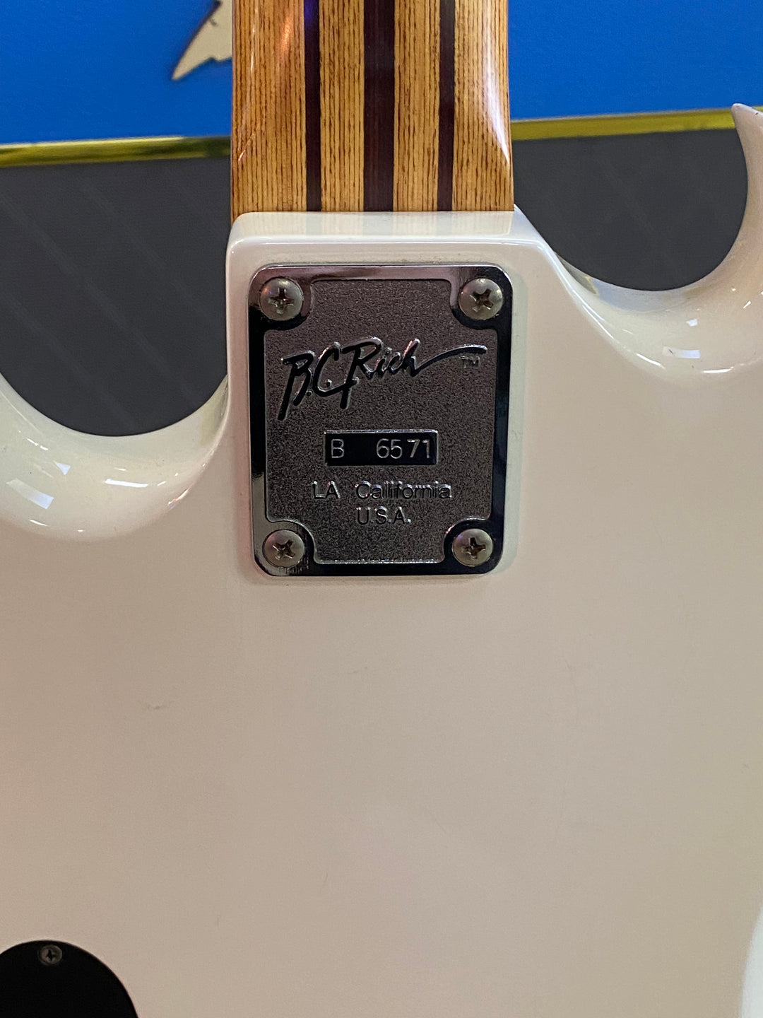 BC Rich Mockingbird Bass 'Class Axe Build' w/bag | White **pre loved**