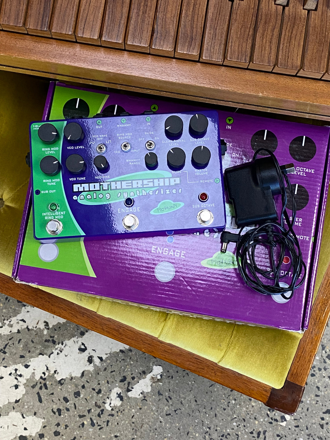 Pigtronix Mothership Analog Synthesizer w/box ***pre loved***
