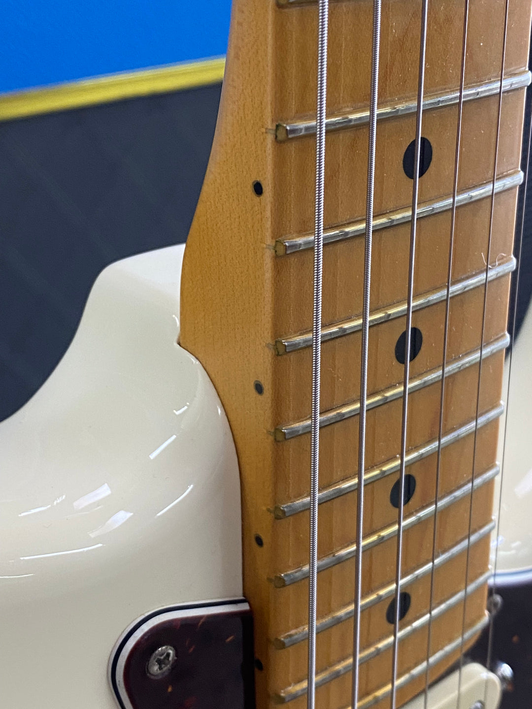 Fender 2023 AM Pro II Stratocaster HSS Maple Fingerboard OLW W/case ***Pre Loved***