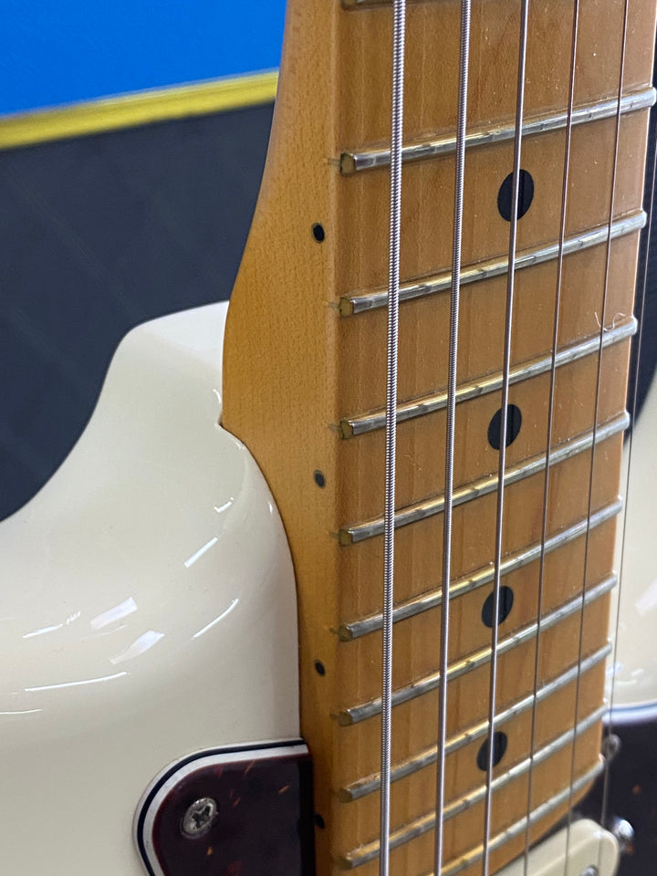 Fender 2023 AM Pro II Stratocaster HSS Maple Fingerboard OLW W/case ***Pre Loved***