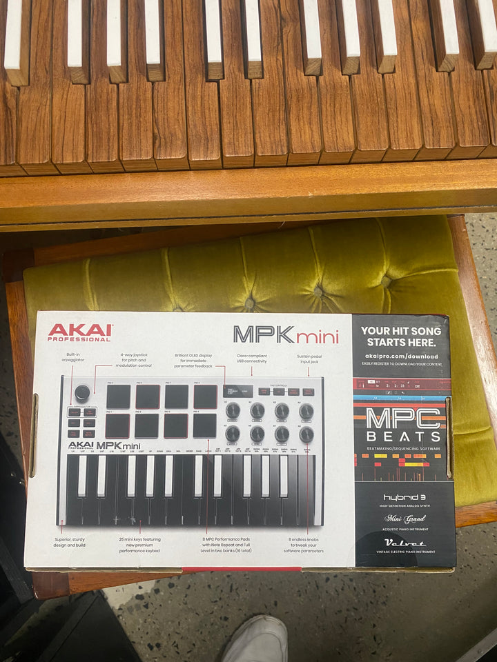 Akai Professional MPK mini mk3 Keyboard Controller W/box ***Pre Loved***