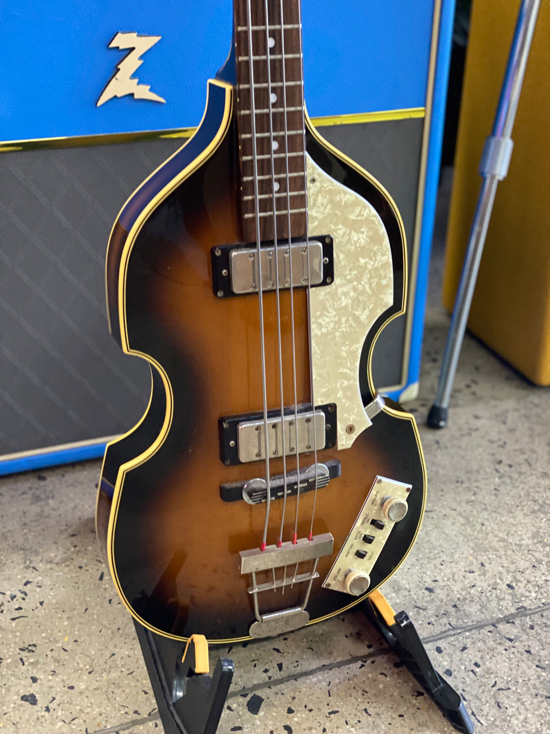 Greco VB500 500/1 Violin Bass w/case ***Pre Loved***