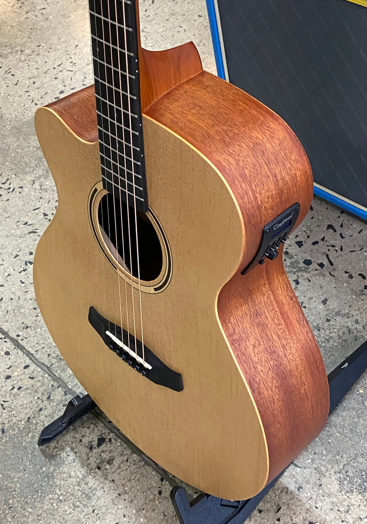 Tanglewood TWR2SFCELH Roadster II Superfolk Cutaway acoustic/electric guitar