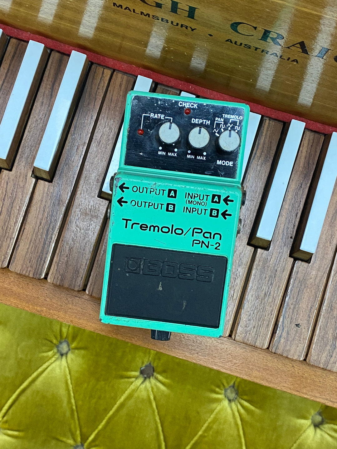 Boss PN-2 Tremolo/Pan Pedal ***pre loved***