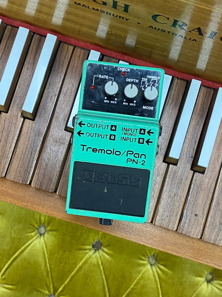 Boss PN-2 Tremolo/Pan Pedal ***pre loved***