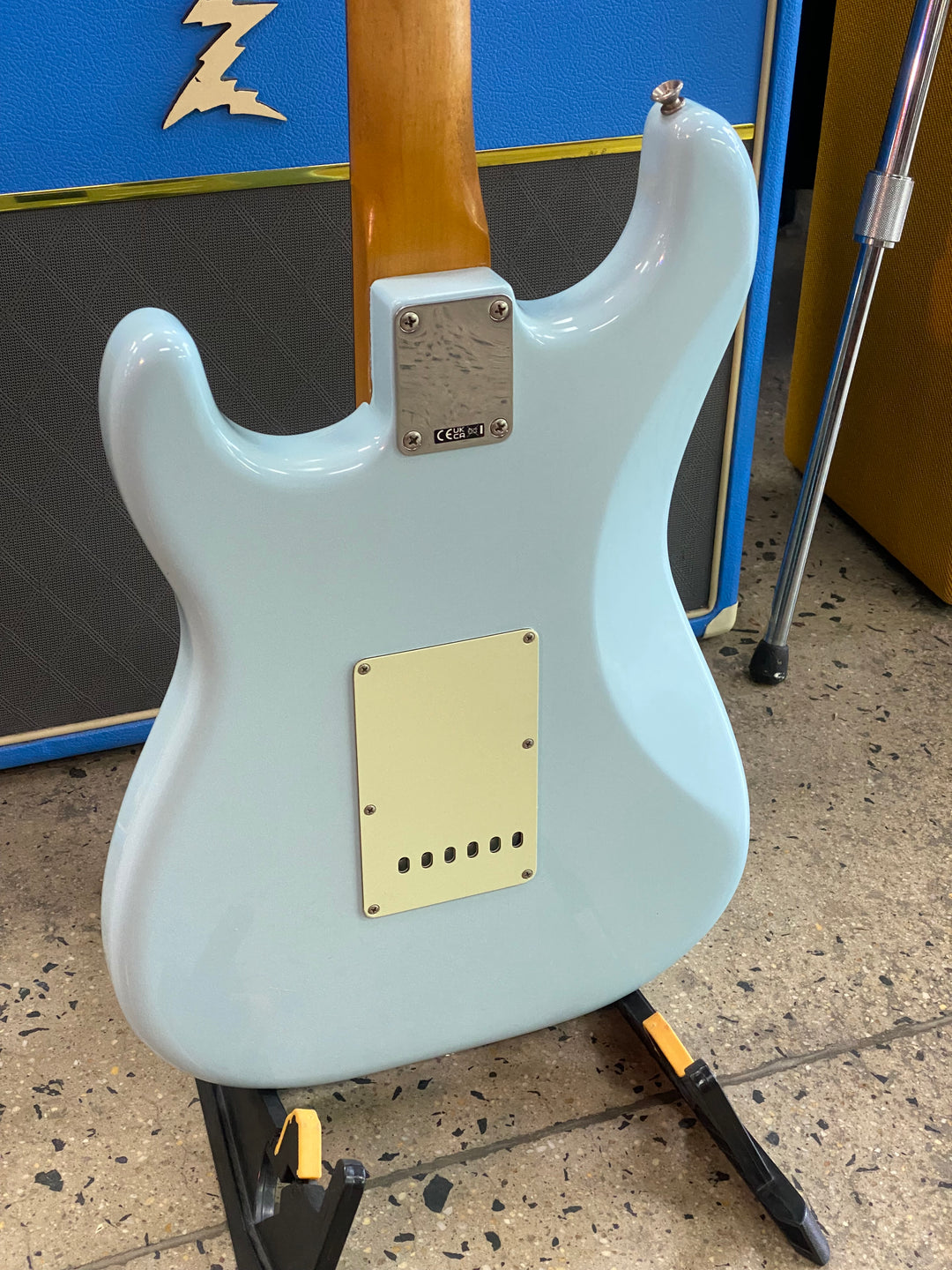Fender Limited Vintage II Road Worn 60s Strat w/case | Sonic Blue
