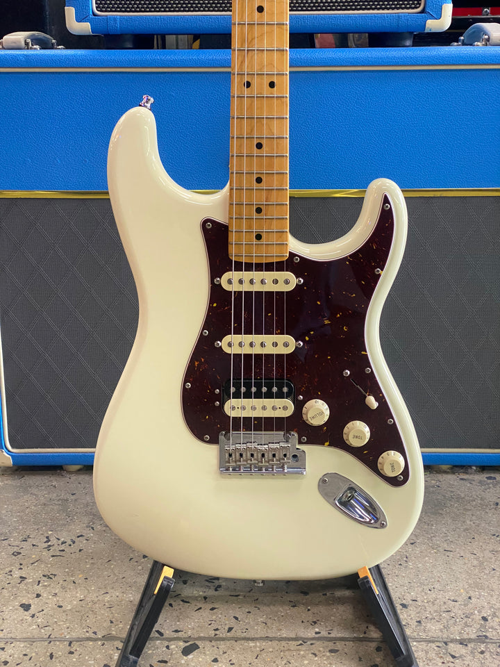Fender 2023 AM Pro II Stratocaster HSS Maple Fingerboard OLW W/case ***Pre Loved***