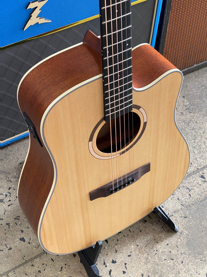 Tanglewood Strada Dreadnought C/E Solid Spruce Top Acoustic