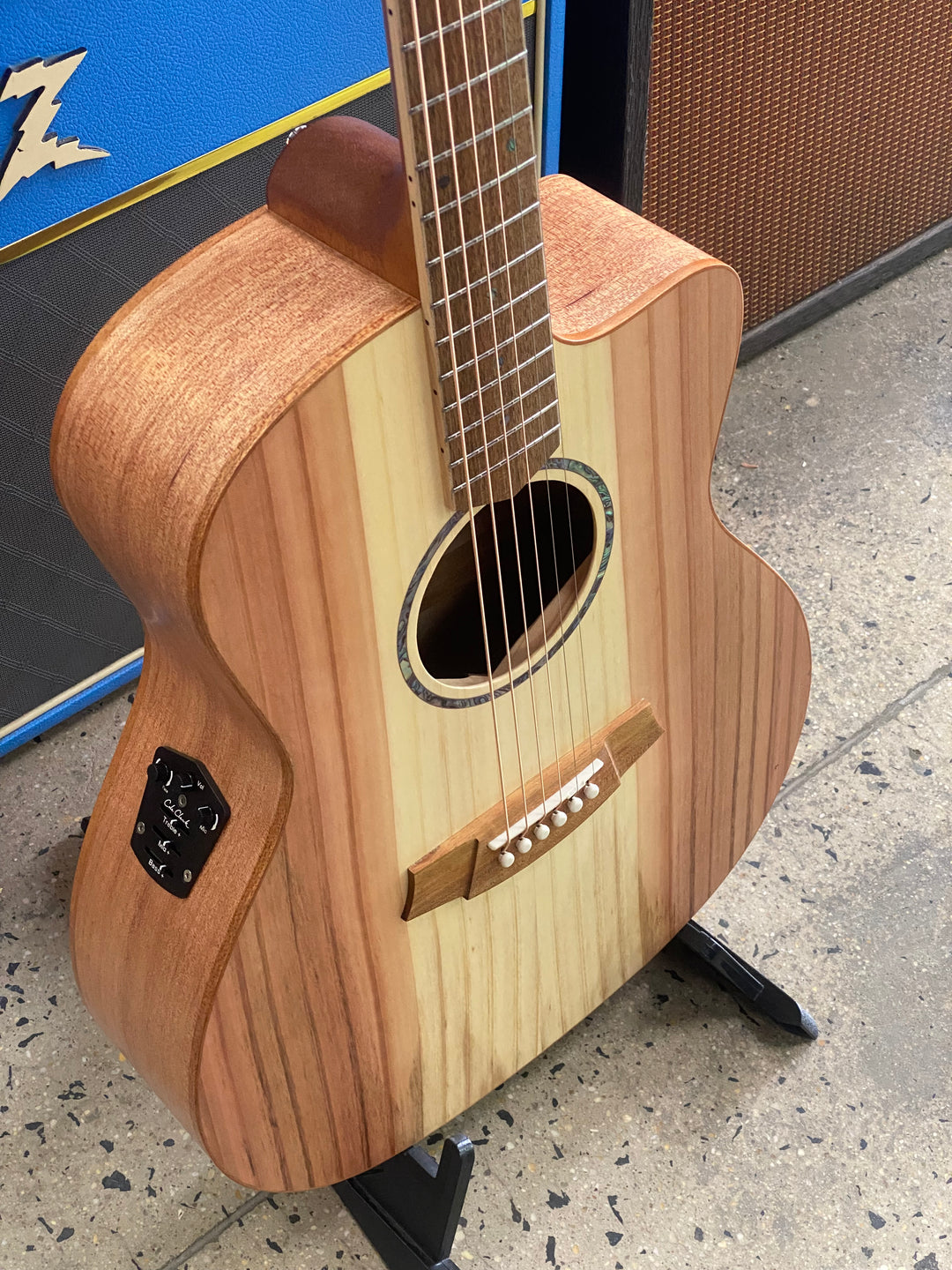 Cole Clark Studio SAN1EC Grand Auditorium Redwood Top Queensland Maple Back and Sides