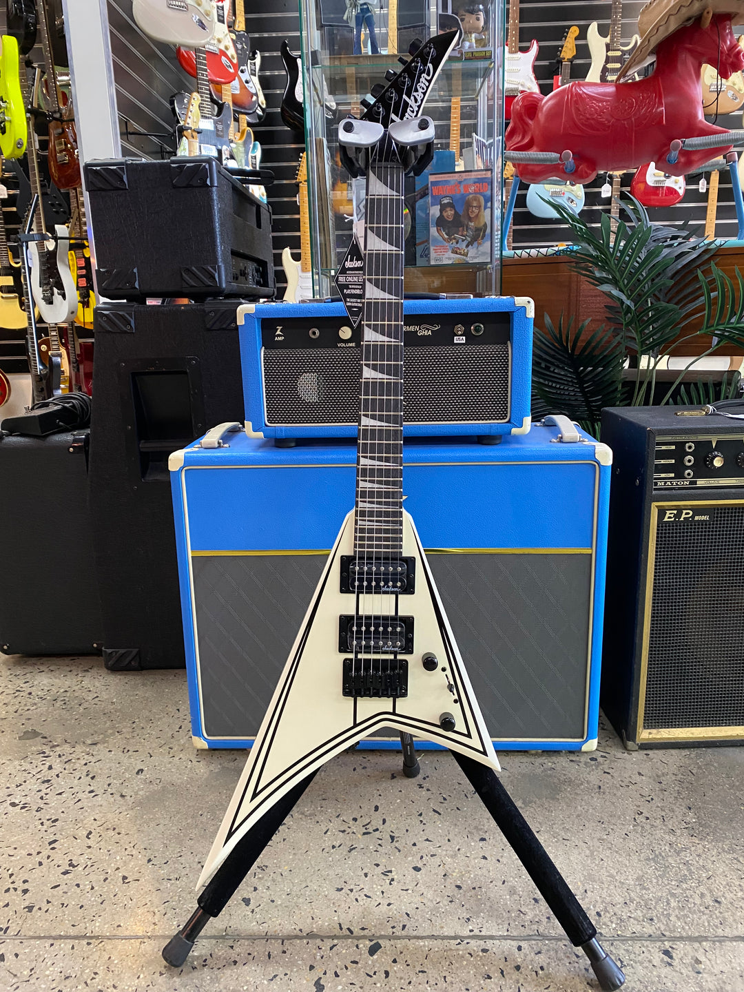 Jackson JS1X RR Minion Vintage White w/black pin stripes