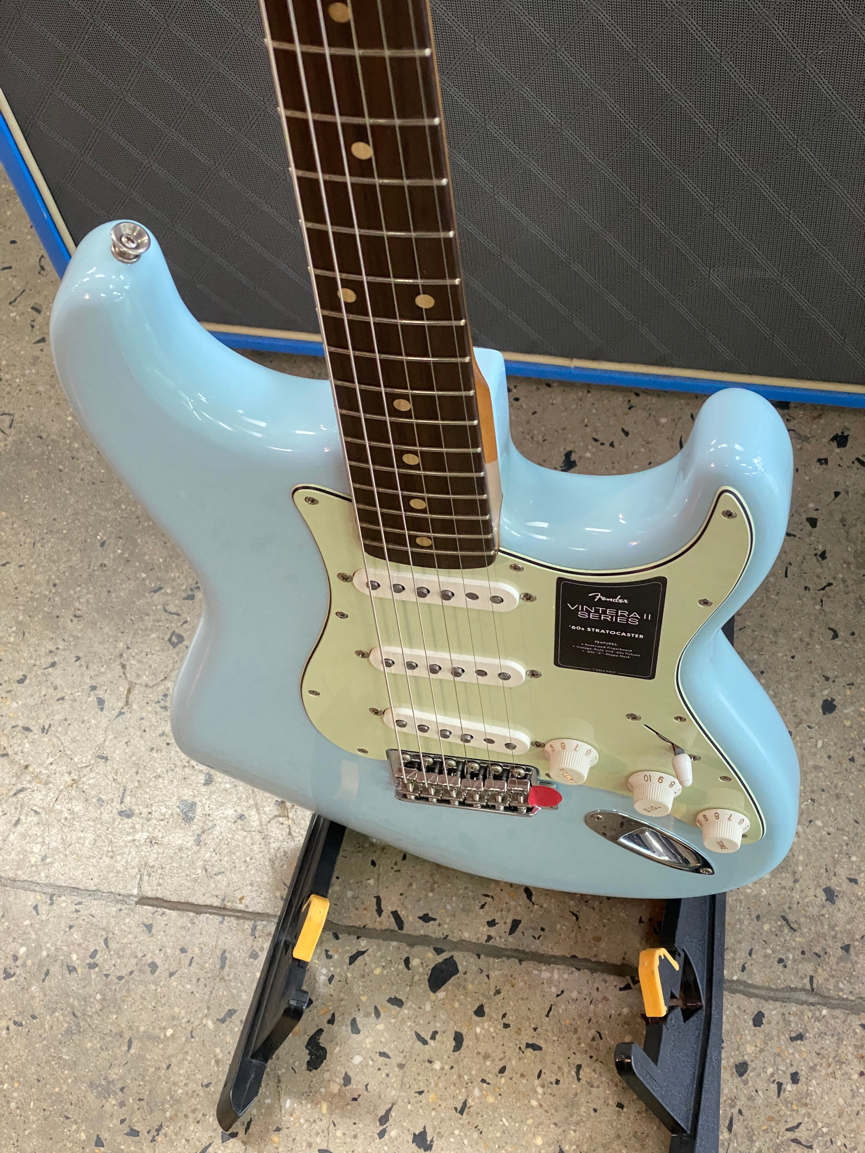 Fender Limited Vintage II Road Worn 60s Strat w/case | Sonic Blue