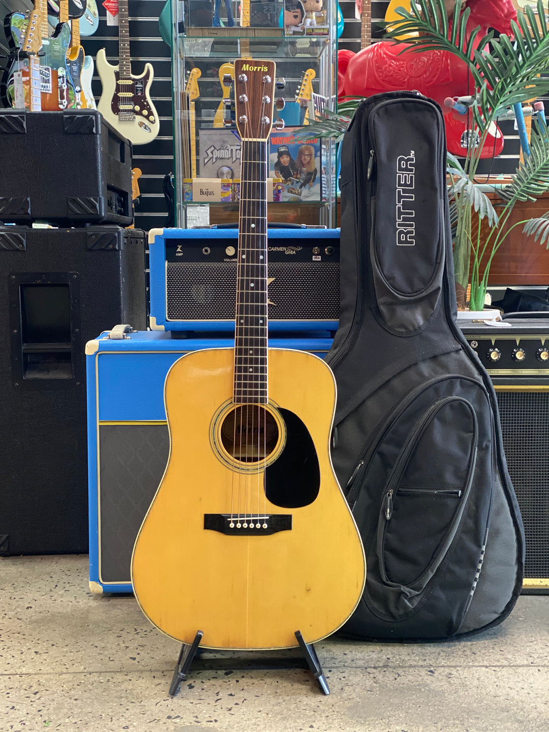 Morris Guitars W-25 Acoustic Guitar w/case ***pre loved***