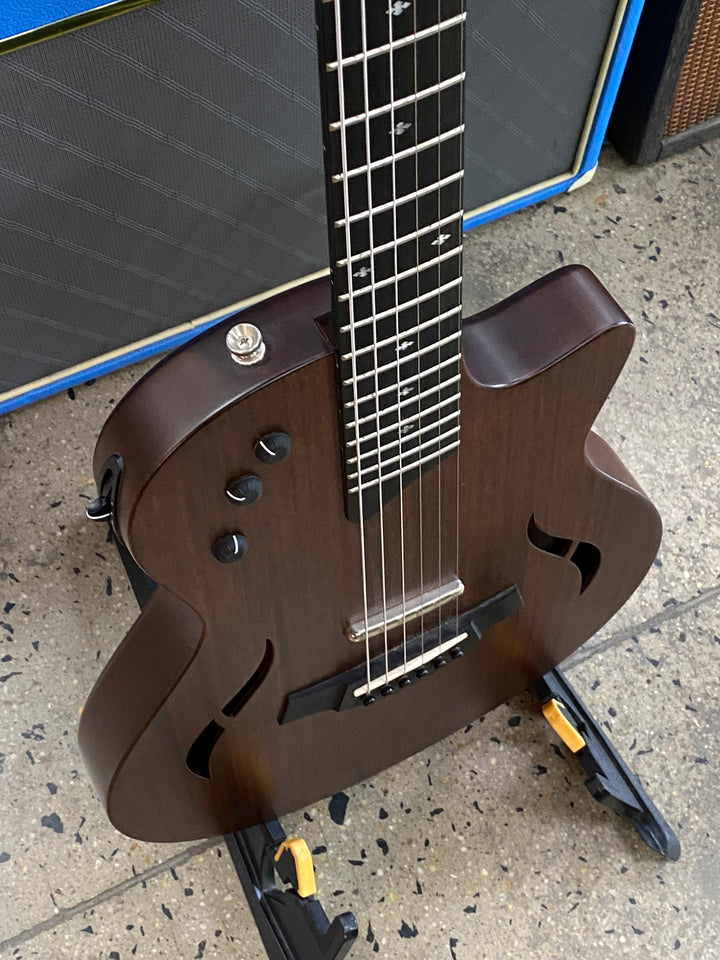 Taylor T5z Classic Electric w/bag ***pre loved***