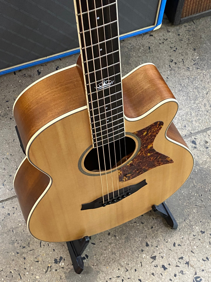 Tanglewood Sundance TSP-45 wcase ***pre loved***
