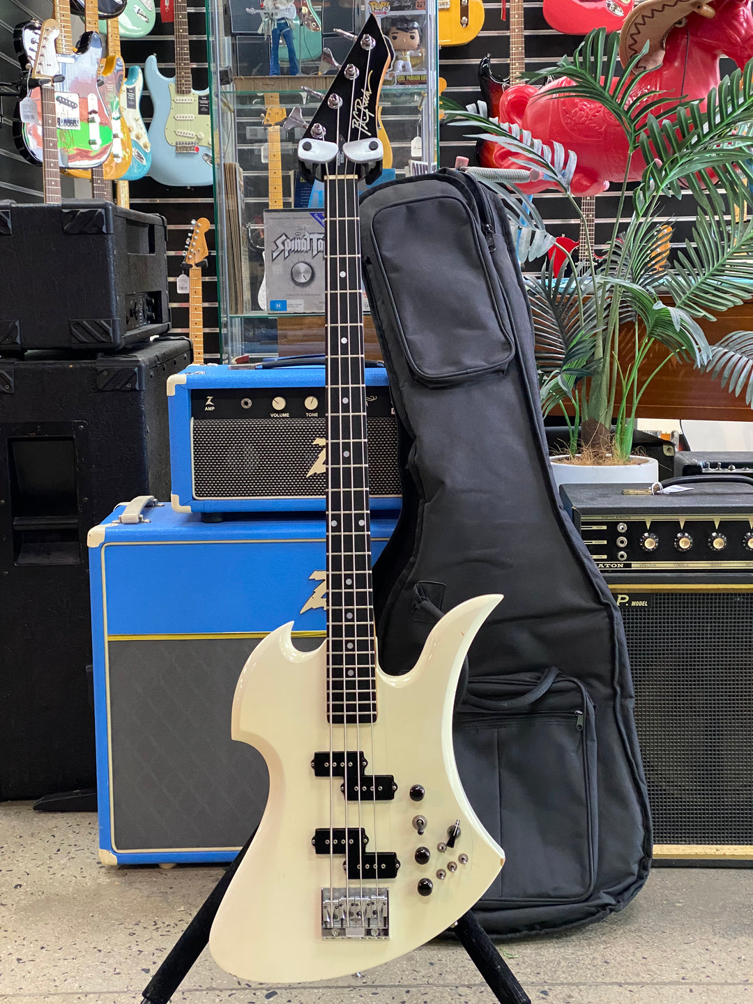 BC Rich Mockingbird Bass 'Class Axe Build' w/bag | White **pre loved**