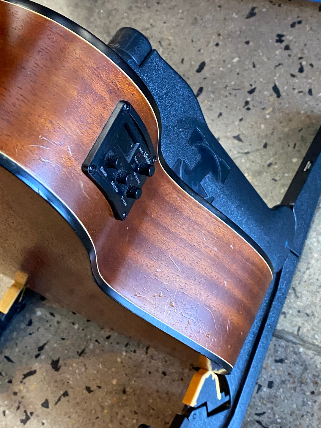 Mahalo MEAB1 Bass Ukulele wbag ***pre loved***