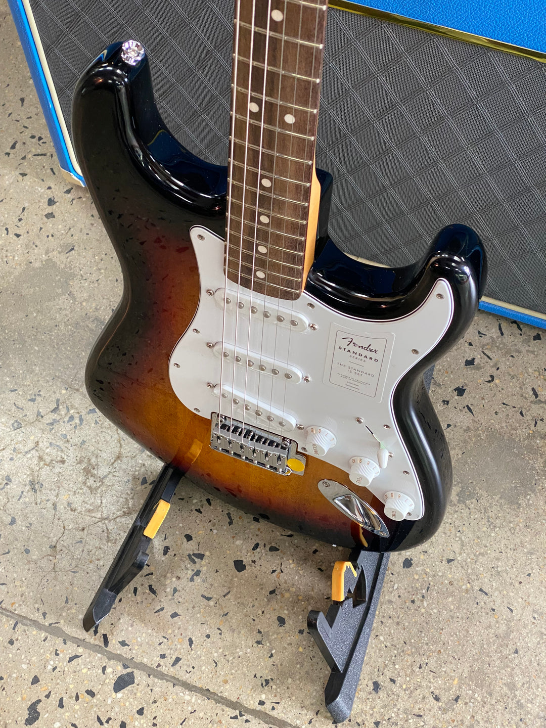 Fender Standard Stratocaster | 3-Colour Sunburst