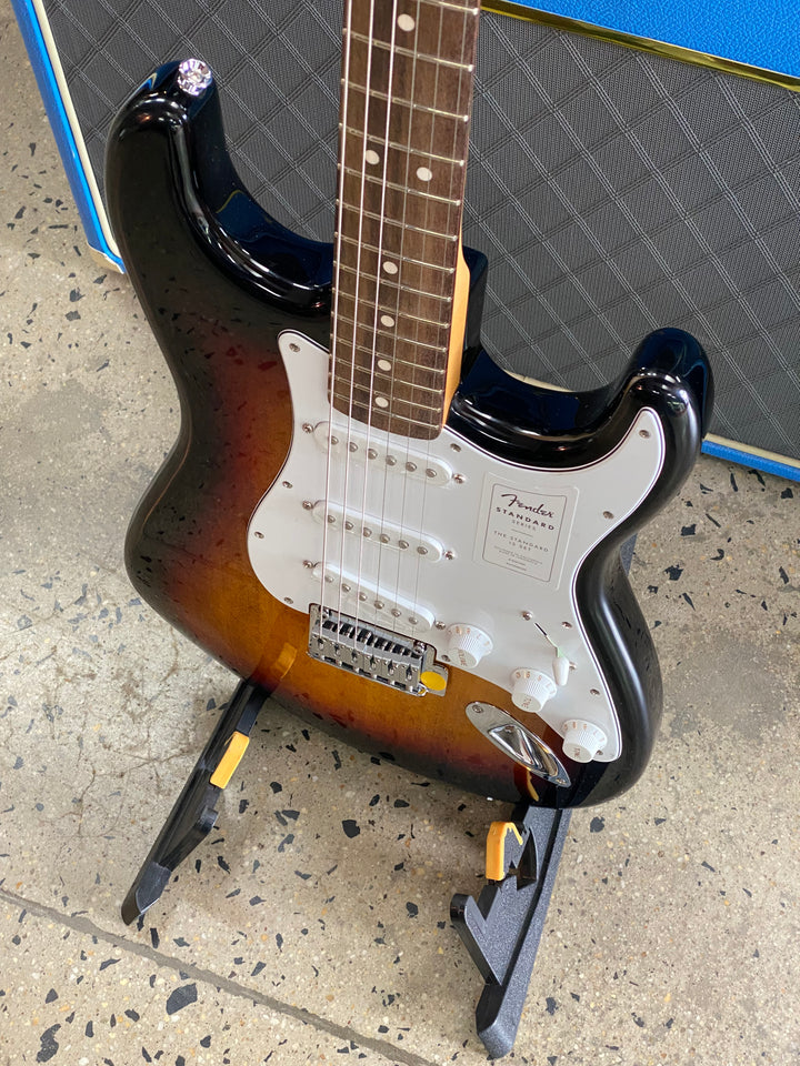 Fender Standard Stratocaster | 3-Colour Sunburst