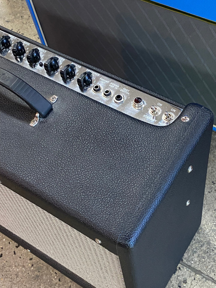 Fender Hot Rod Deluxe 40W Amplifier w/cover ***pre loved***