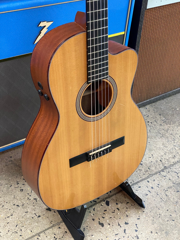 Martin 2012 000-C Nylon W/case ***pre loved***