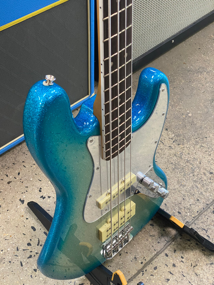 Fender Limited Player Plus x Blu DeTiger Jazz Bass | Sky Burst Sparkle