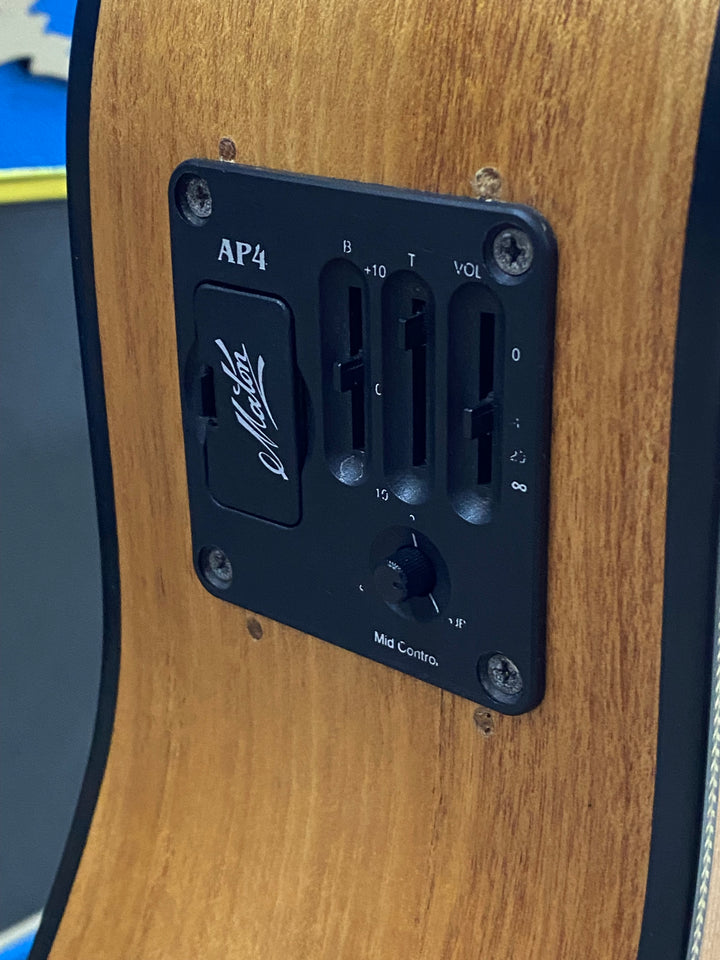 Maton EM225C "Custom Deluxe" w/case ***pre loved***