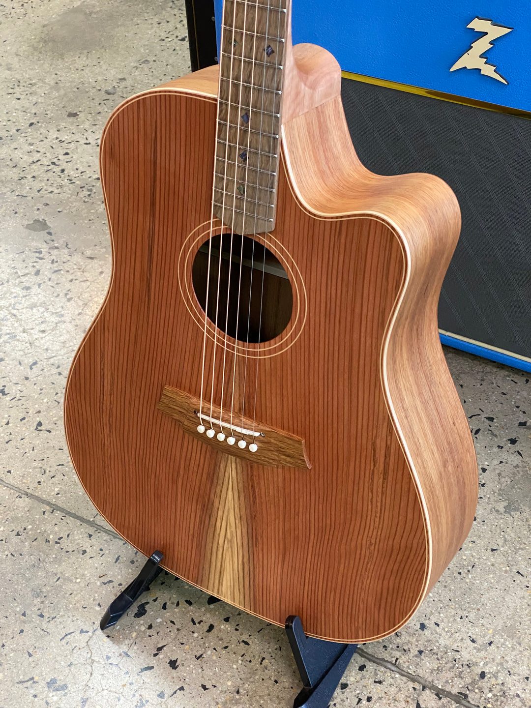 Cole Clark FL2EC Redwood Top with Australian Blackwood Back and Sides