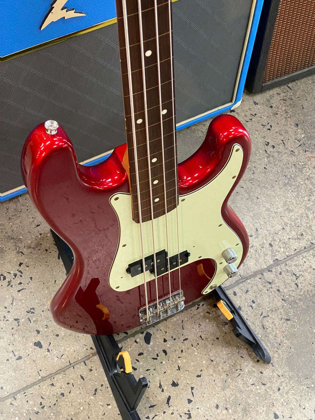 Seymour Duncan Fretless MIJ Traditional P Bass w/bag | Candy Apple Red ***pre loved***