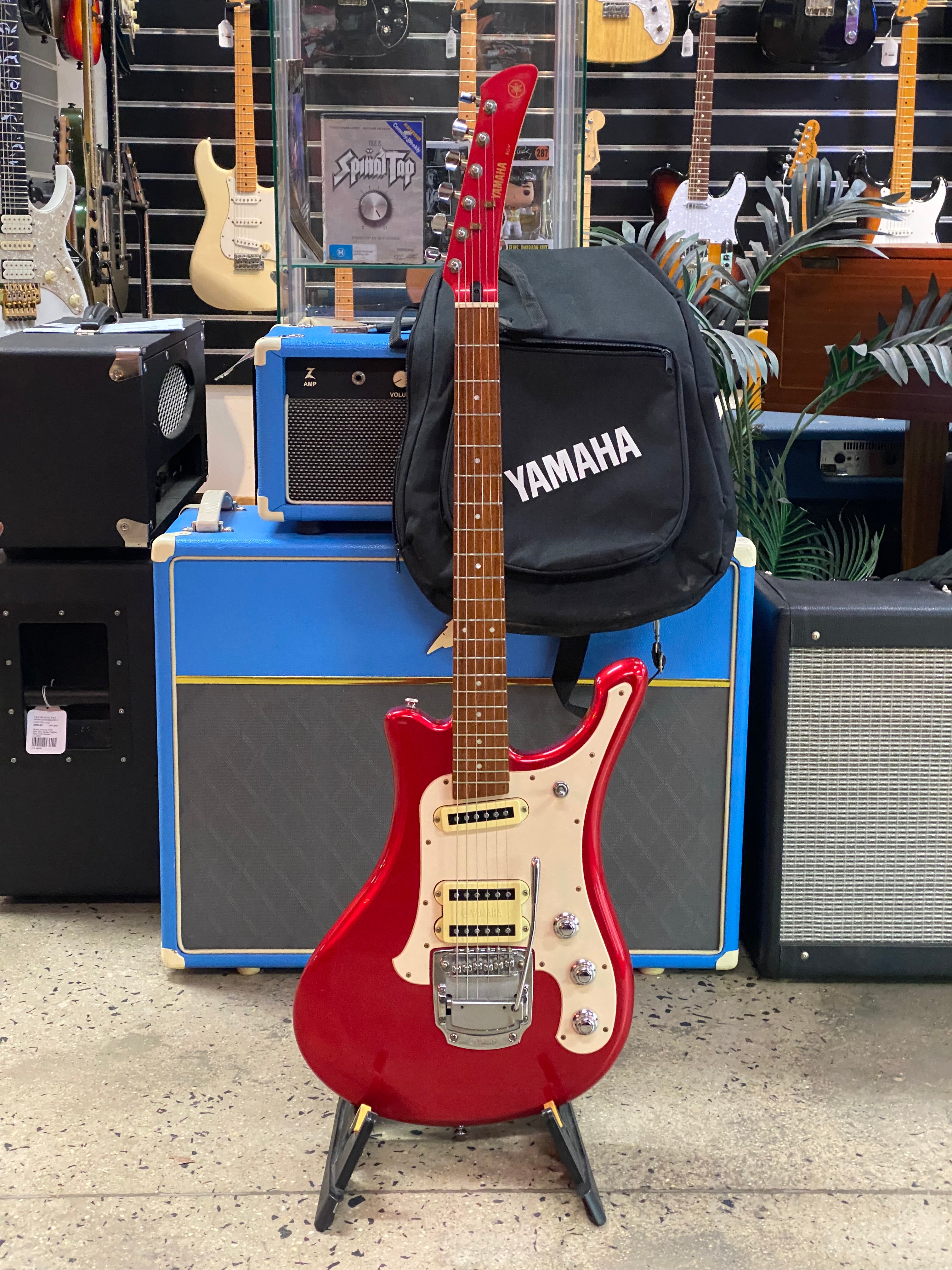 617 YAMAHA SGV 300 レッド Used Yamaha SGV300 FLYING SAMURAI Candy Apple Red Solid Body
