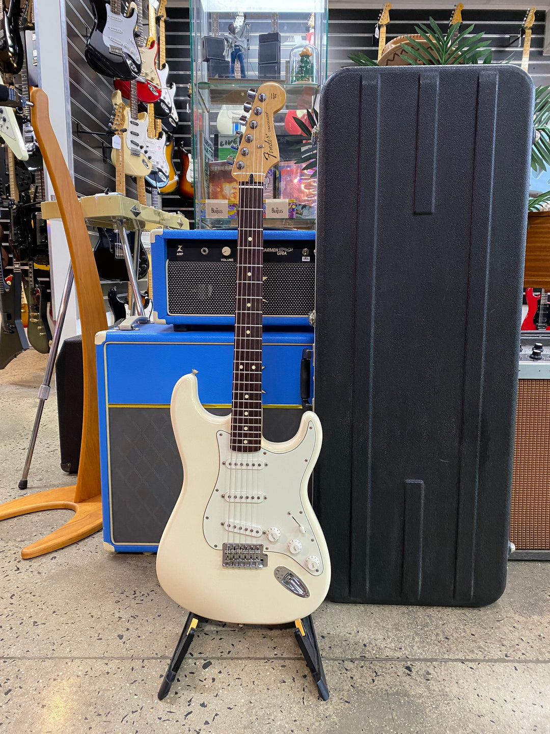 Fender 2017 MEX Stratocaster Standard RW AWT W/case ***Pre Loved***