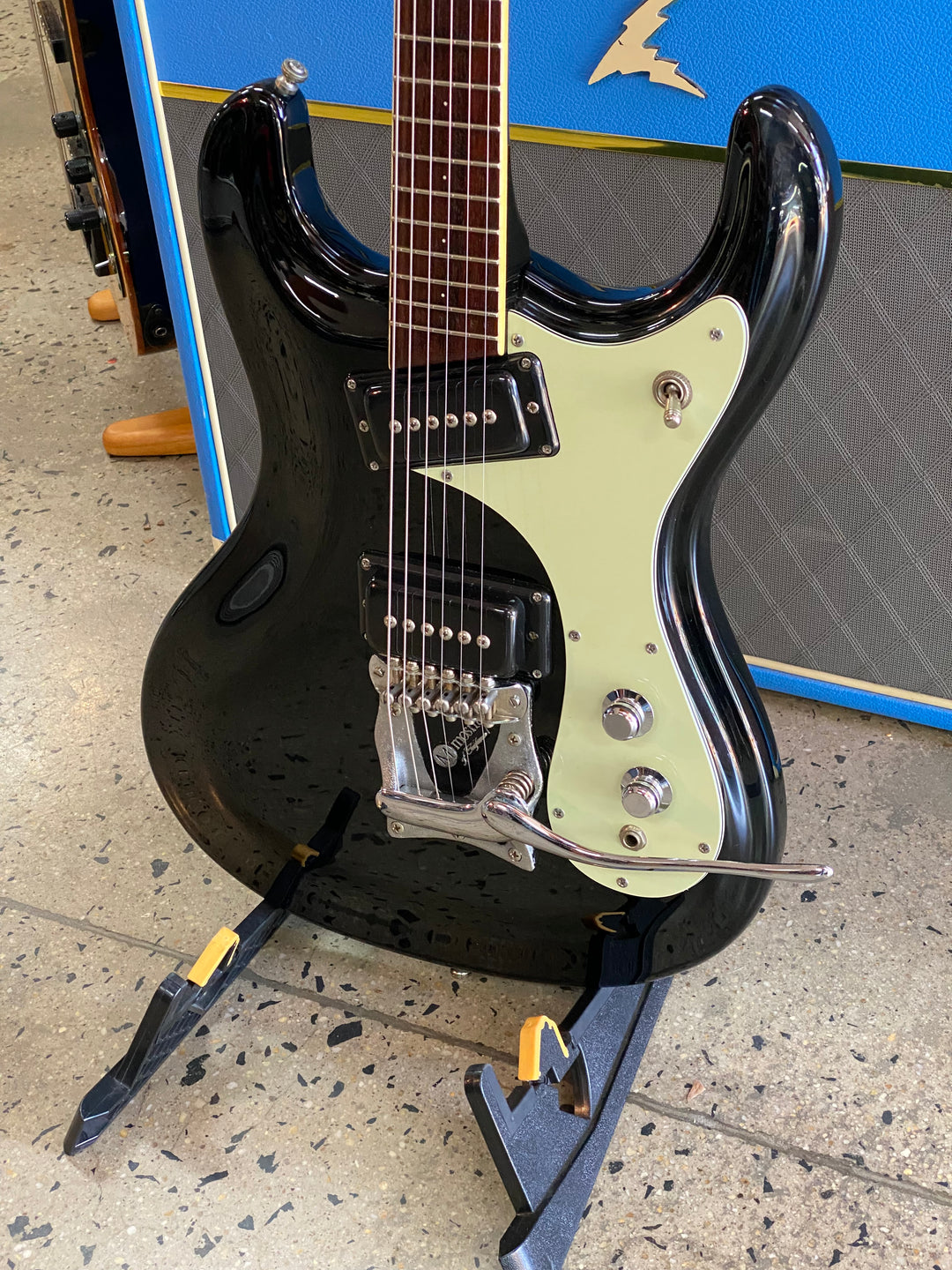 Mosrite MIJ Reissue Ventures w/case | Black ***pre loved***