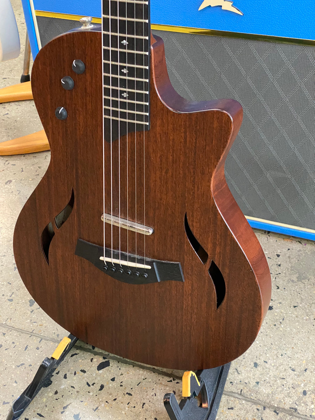 Taylor T5z Classic Electric w/bag ***pre loved***