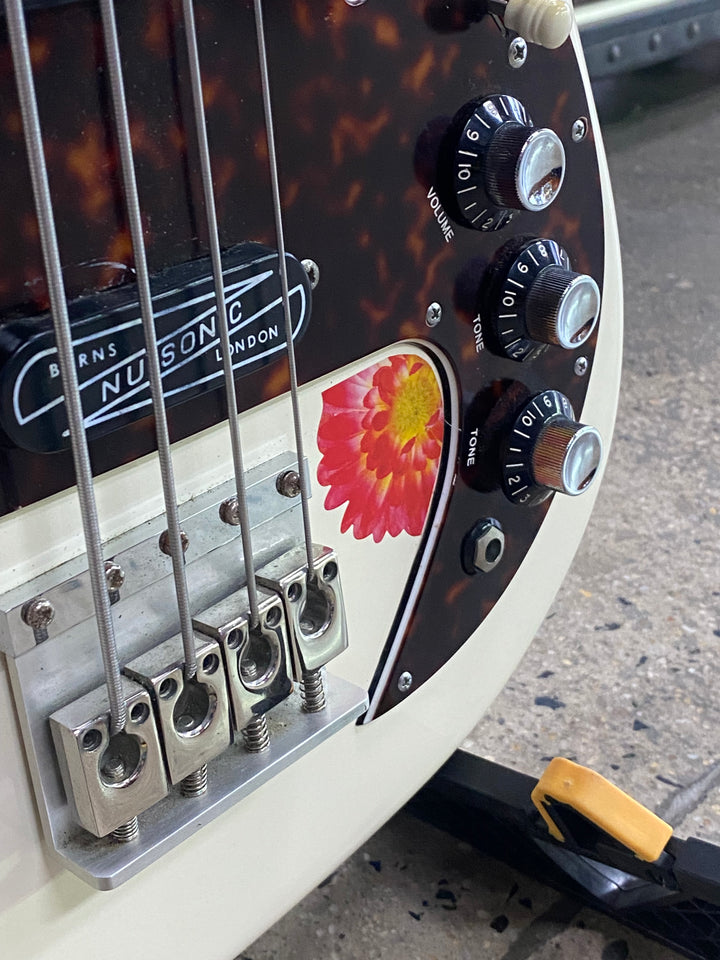 Burns London 2014 Shadows Bass Japan Exclusive Model w/bag | White ***pre loved***