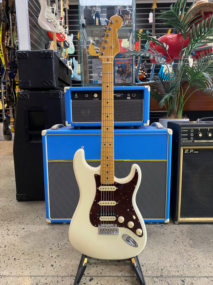 Fender 2023 AM Pro II Stratocaster HSS Maple Fingerboard OLW W/case ***Pre Loved***