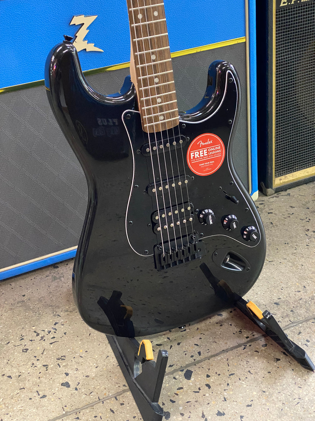 Squier by Fender Affinity Strat HSS | Metallic Black
