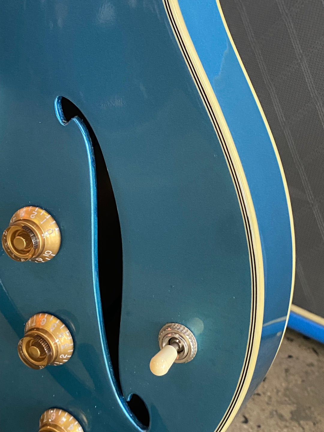 Eastman ROMEO-LA Thinline Archtop Electric Guitar P-90's Celestine Blue W/case ***Pre Loved***