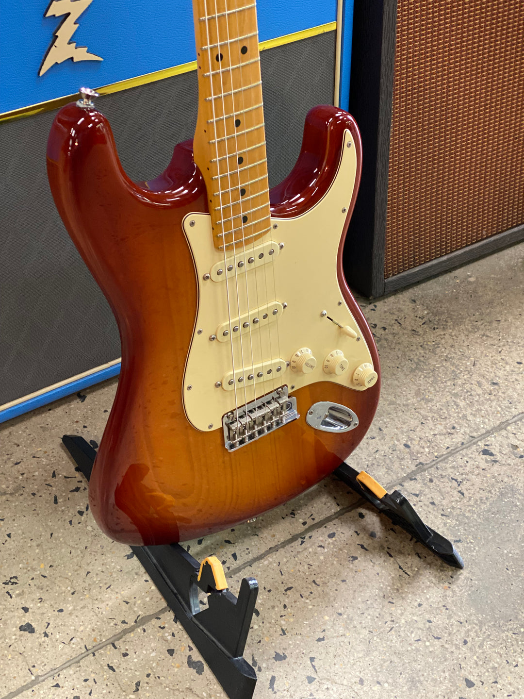 Fender 2021 American Professional II Stratocaster Sienna Sunburst W/case ***Pre Loved***