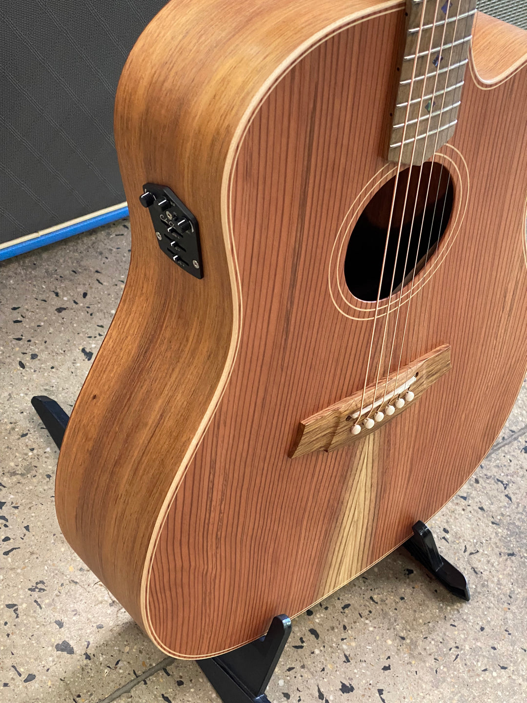 Cole Clark FL2EC Redwood Top with Australian Blackwood Back and Sides