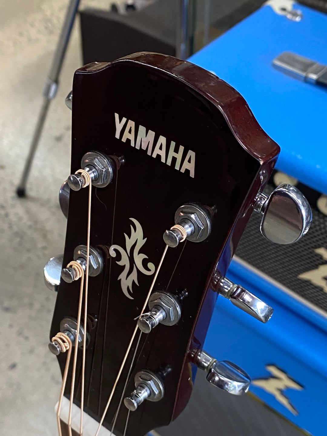 Yamaha APX500 V1 Thinline Acoustic Electric Guitar OVS W/bag ***Pre Loved***