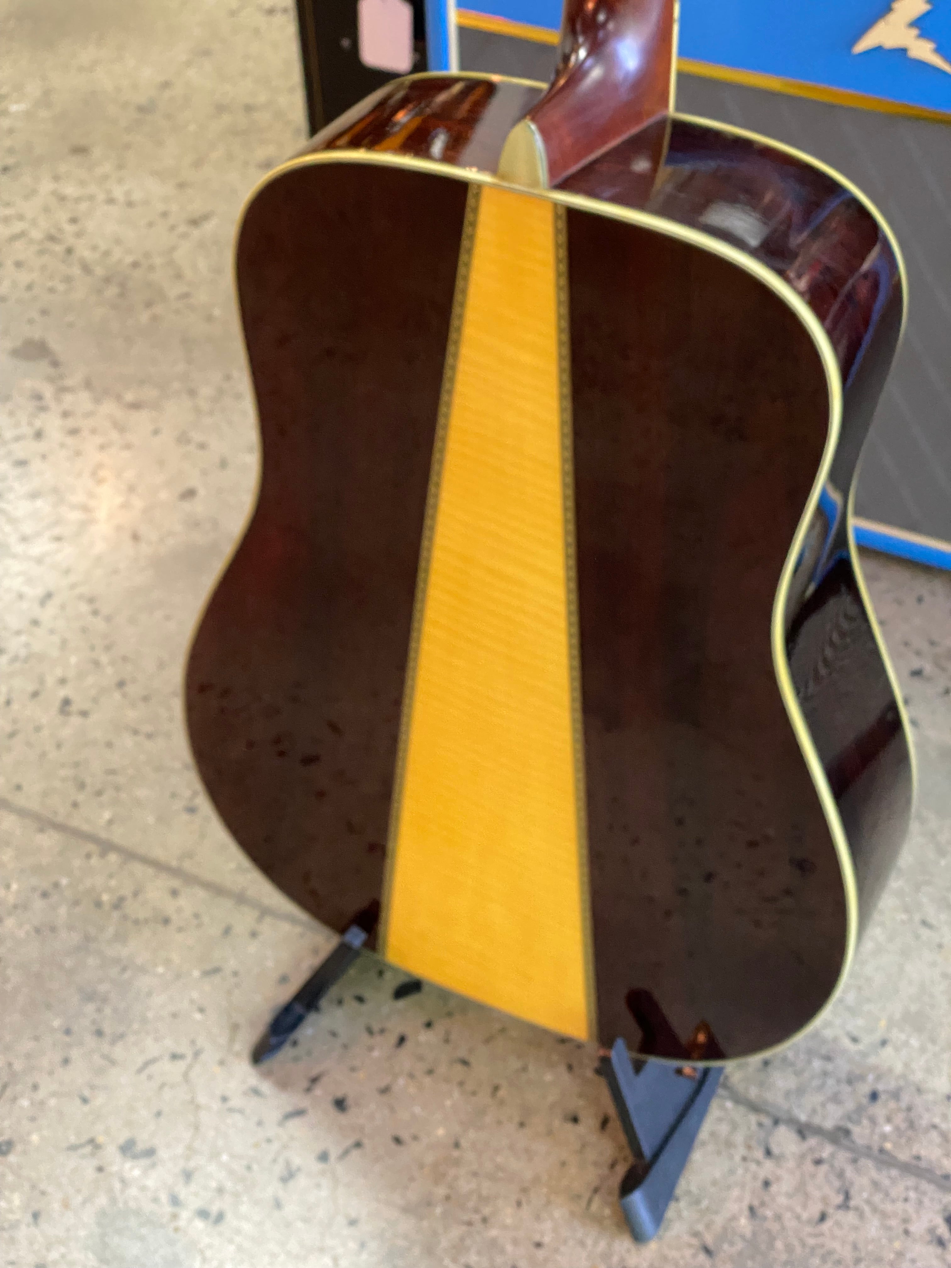 Morris W-60 MIJ Acoustic Guitar Natural W/case ***Pre Loved