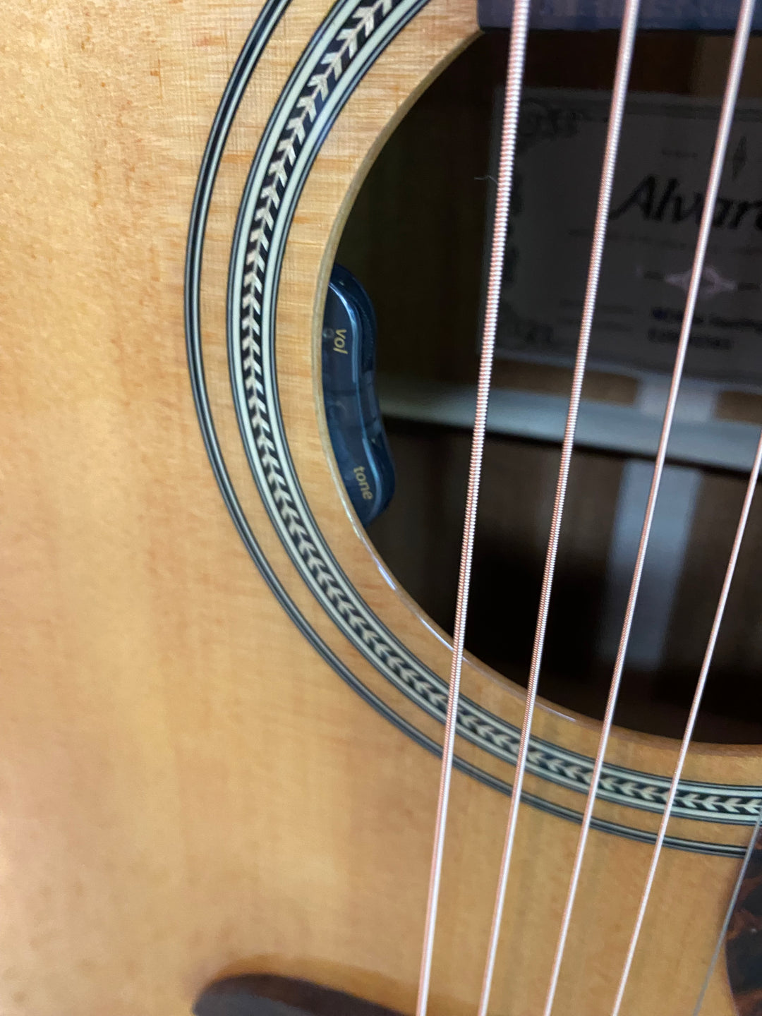 Alvarez Masterwork Dreadnought MD60E Herringbone Acoustic w/pickup