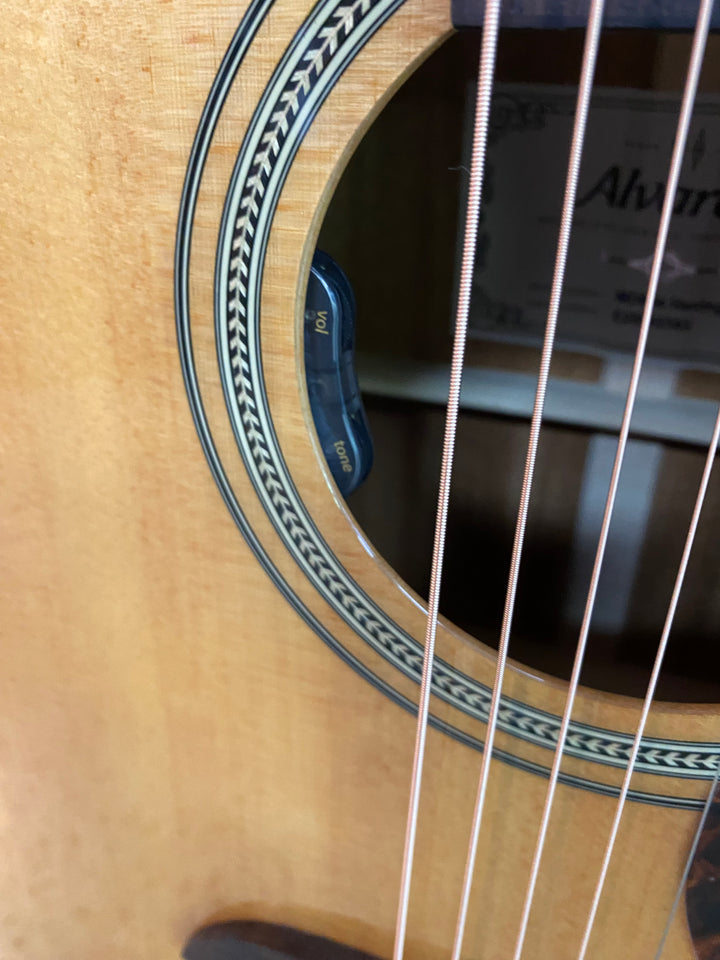 Alvarez Masterwork Dreadnought MD60E Herringbone Acoustic w/pickup