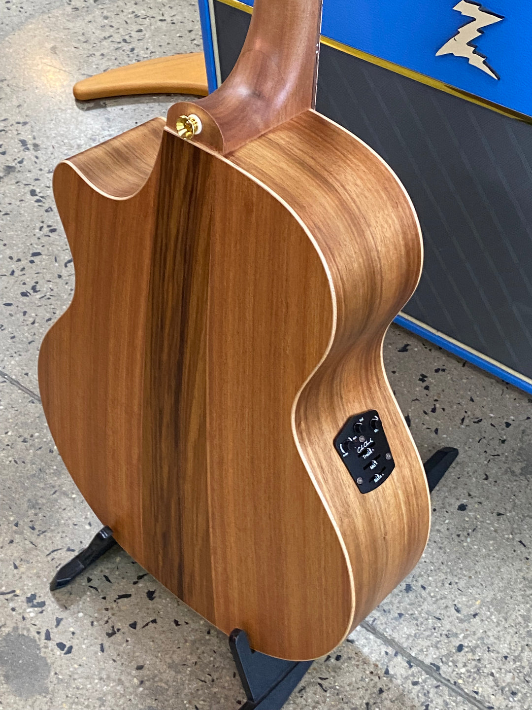 Cole Clark AN2EC Redwood top, Blackwood Back and Sides Acoustic Electric Guitar