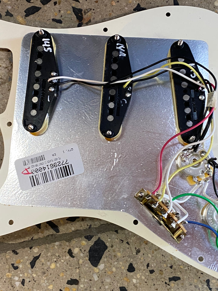 Fender Loaded Pickguard Alnico 5 Player II Strat Pickups ***pre loved***