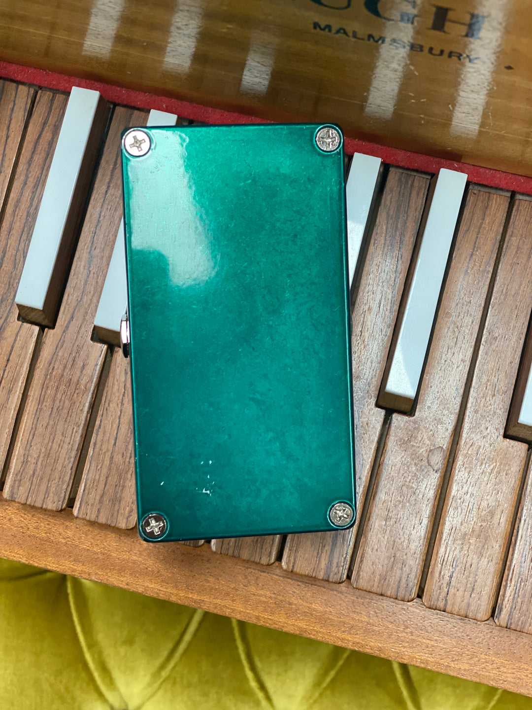 Mad Professor Forest Green Compressor w/box ***Pre Loved***