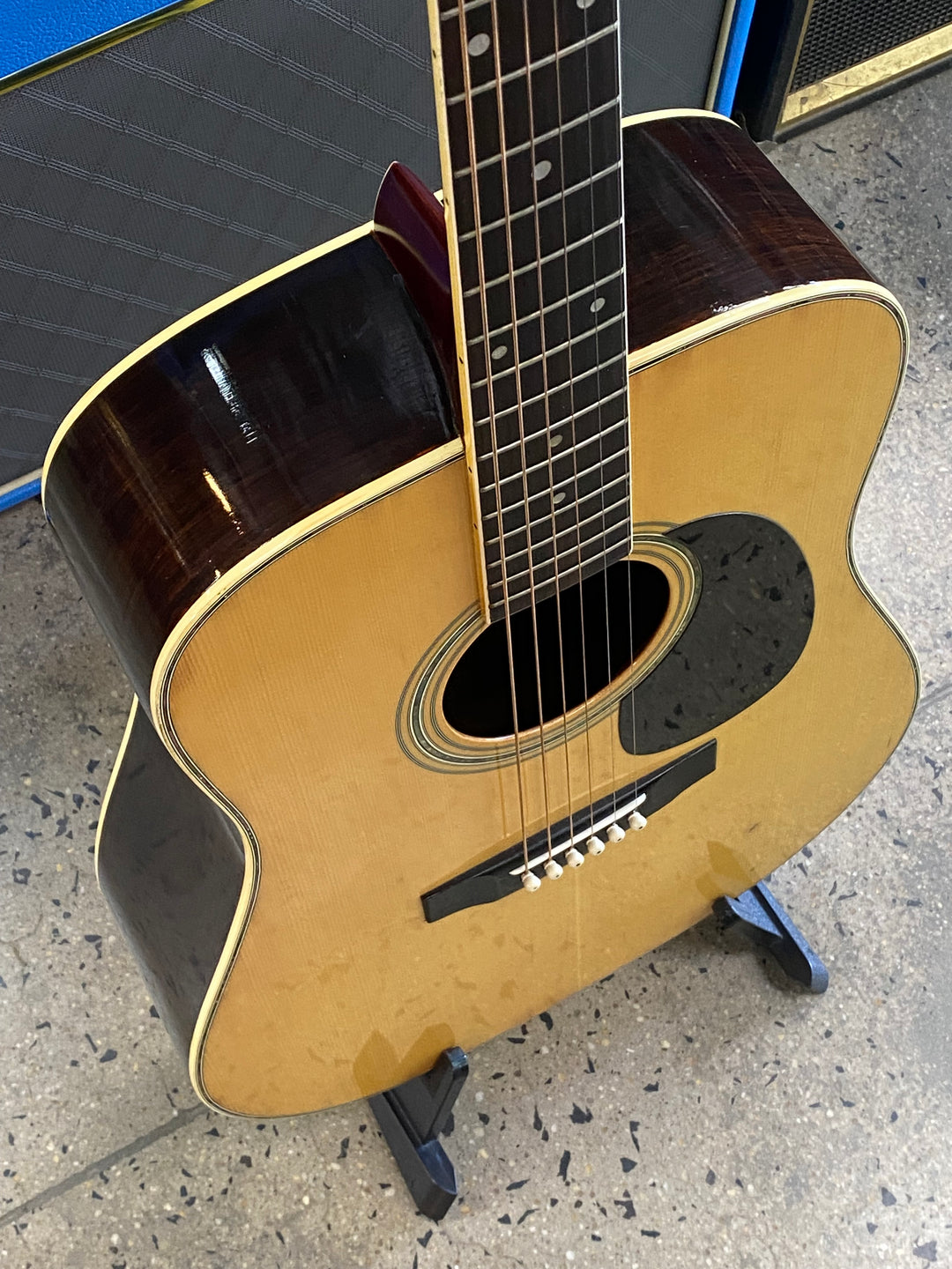 Morris Guitars W-25 Acoustic Guitar w/case ***pre loved***