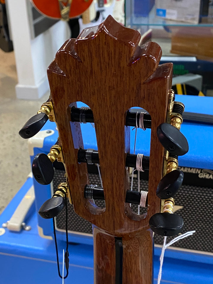 Manuel Rodriguez Concert 4/4 Gloss Superior B-C Cedar / Flamed Eukalyptus