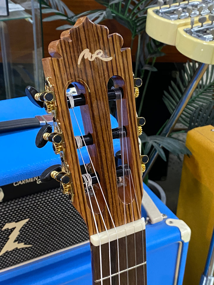 Manuel Rodriguez Concert 4/4 Gloss Academia 40-C Cedar / Zebrano